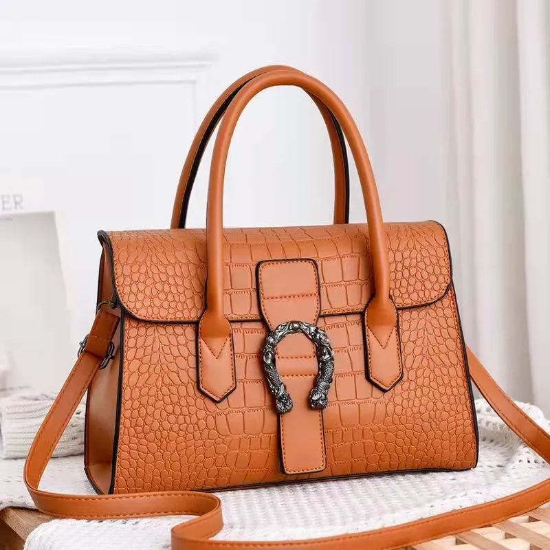 Sac à main élégant effet croco modèle standard