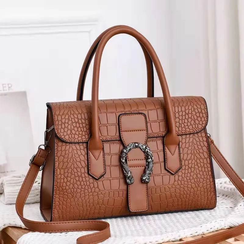 Sac à main élégant effet croco modèle standard