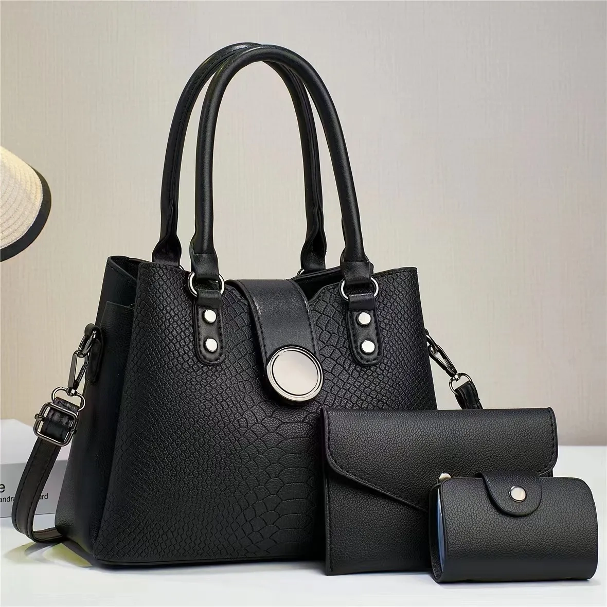 Sac à main élégant effet croco modèle moyen