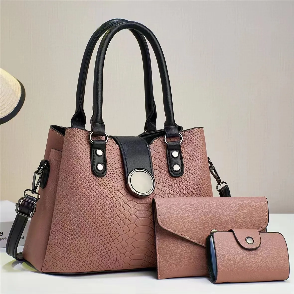 Sac à main élégant effet croco modèle moyen