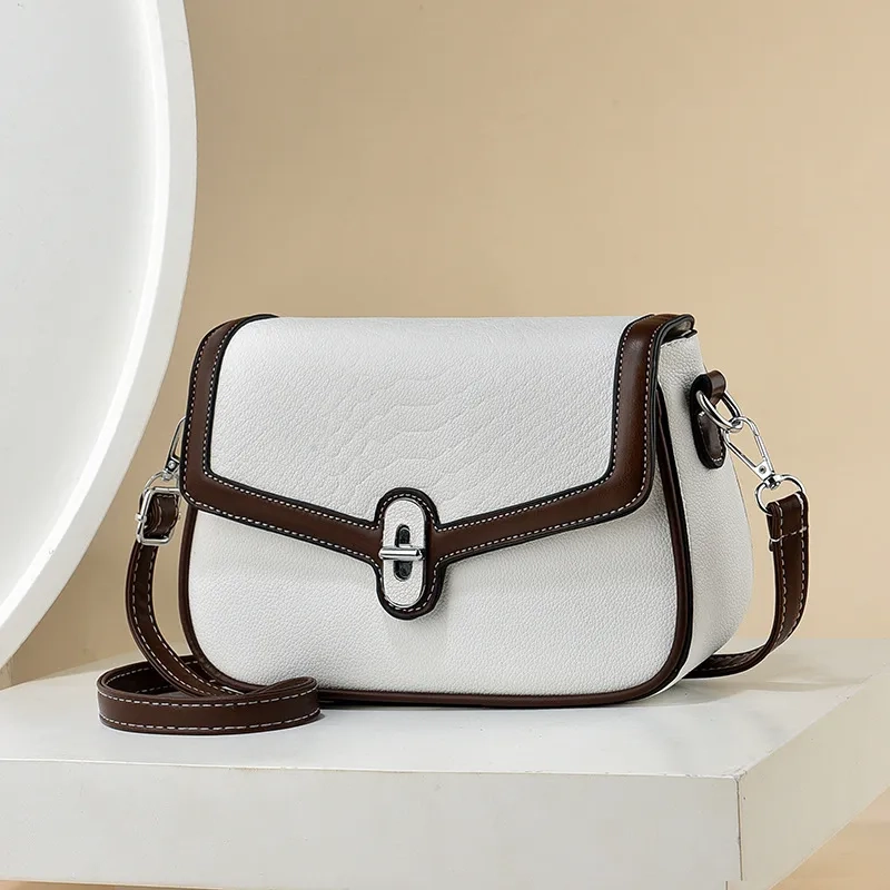 Sac à main élégant effet croco petit modèle
