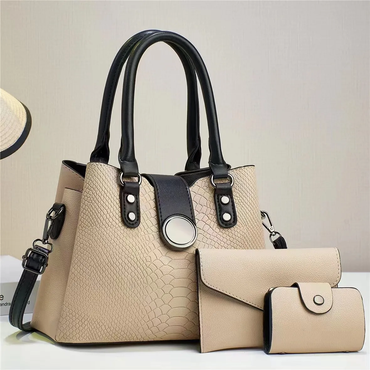 Sac à main élégant effet croco modèle moyen